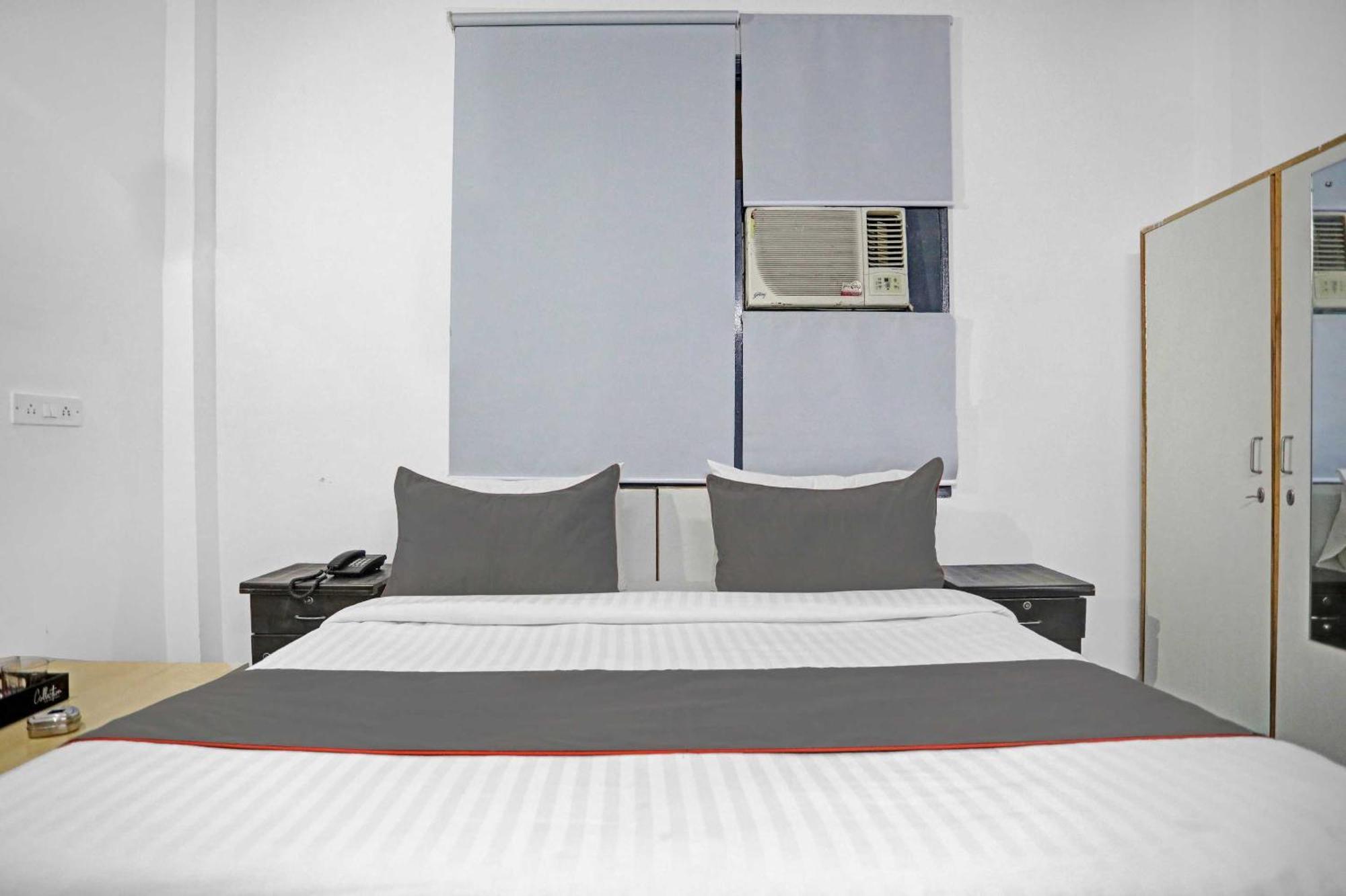 Hotel O The Premium Villa New Delhi Bagian luar foto