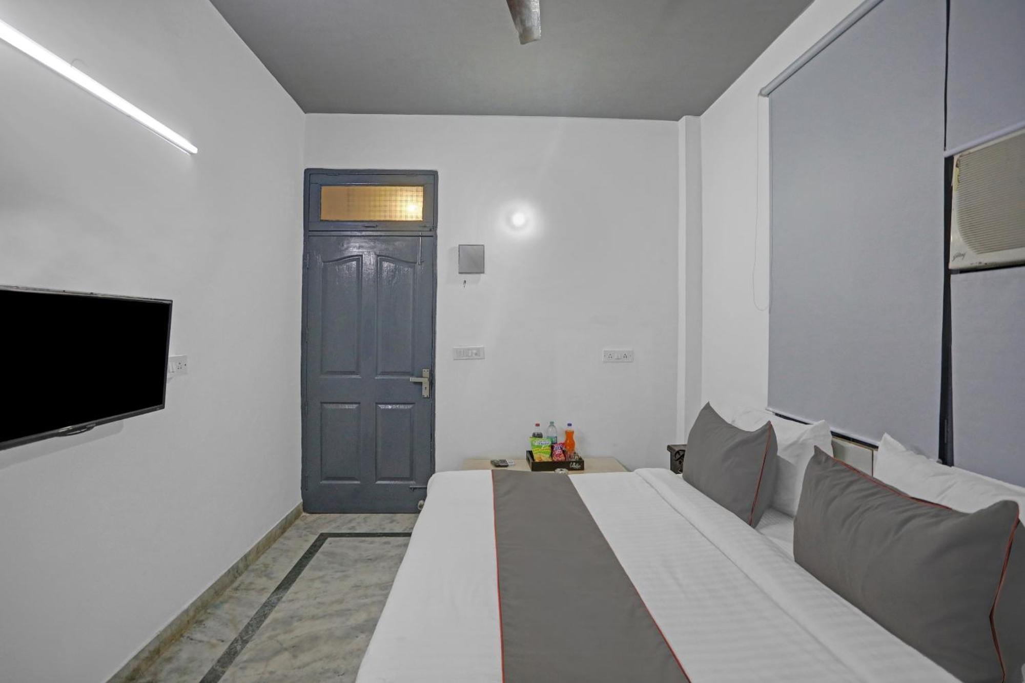Hotel O The Premium Villa New Delhi Bagian luar foto
