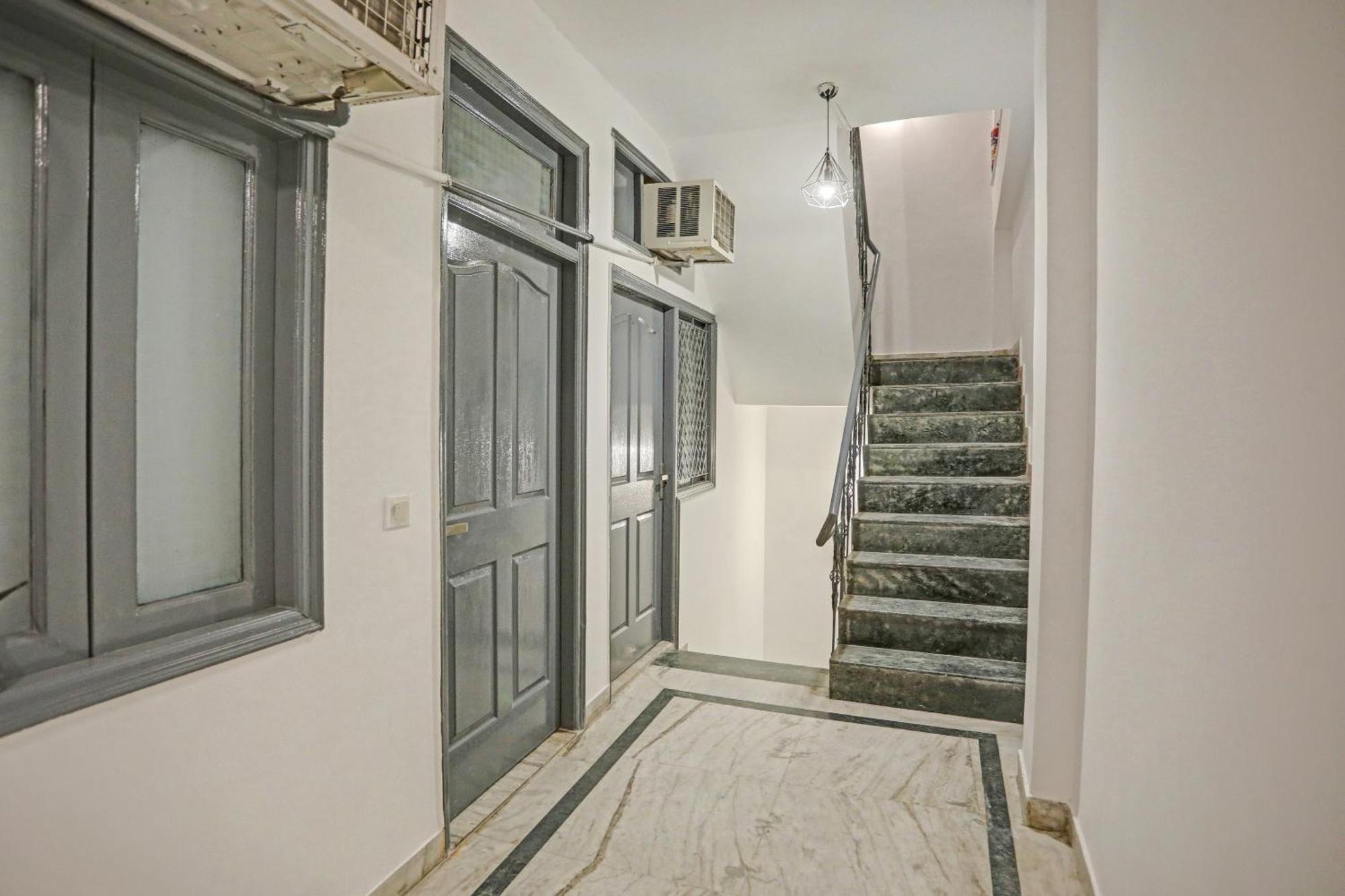 Hotel O The Premium Villa New Delhi Bagian luar foto
