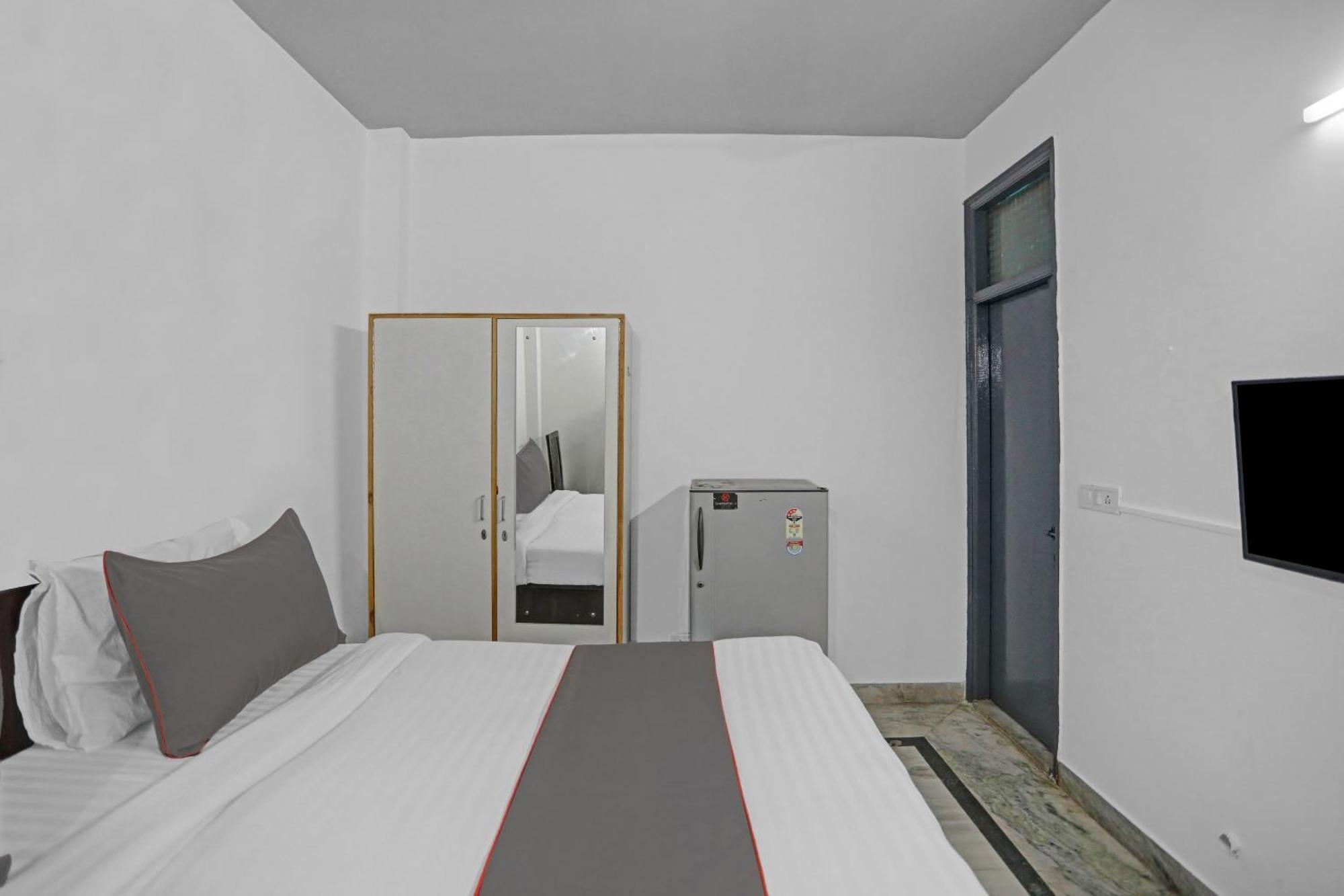 Hotel O The Premium Villa New Delhi Bagian luar foto